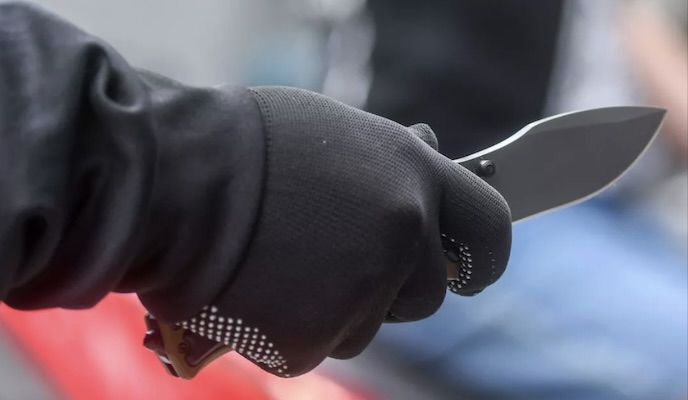 Security-Guard-Stops-Violence-in-Its-Tracks-—-Knife-Wielding-Attacker-Shot-at-Hospital-